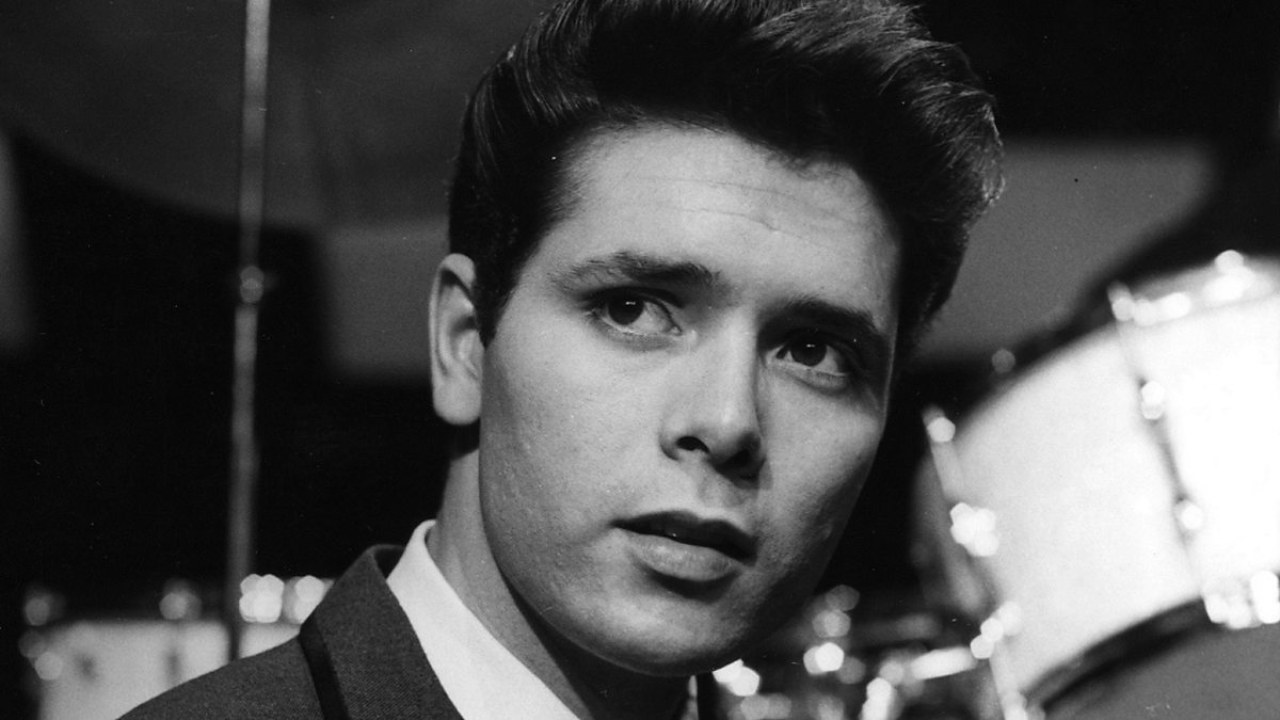 “Reliving Youth with Cliff Richard’s Iconic Tune ‘The Young Ones'”