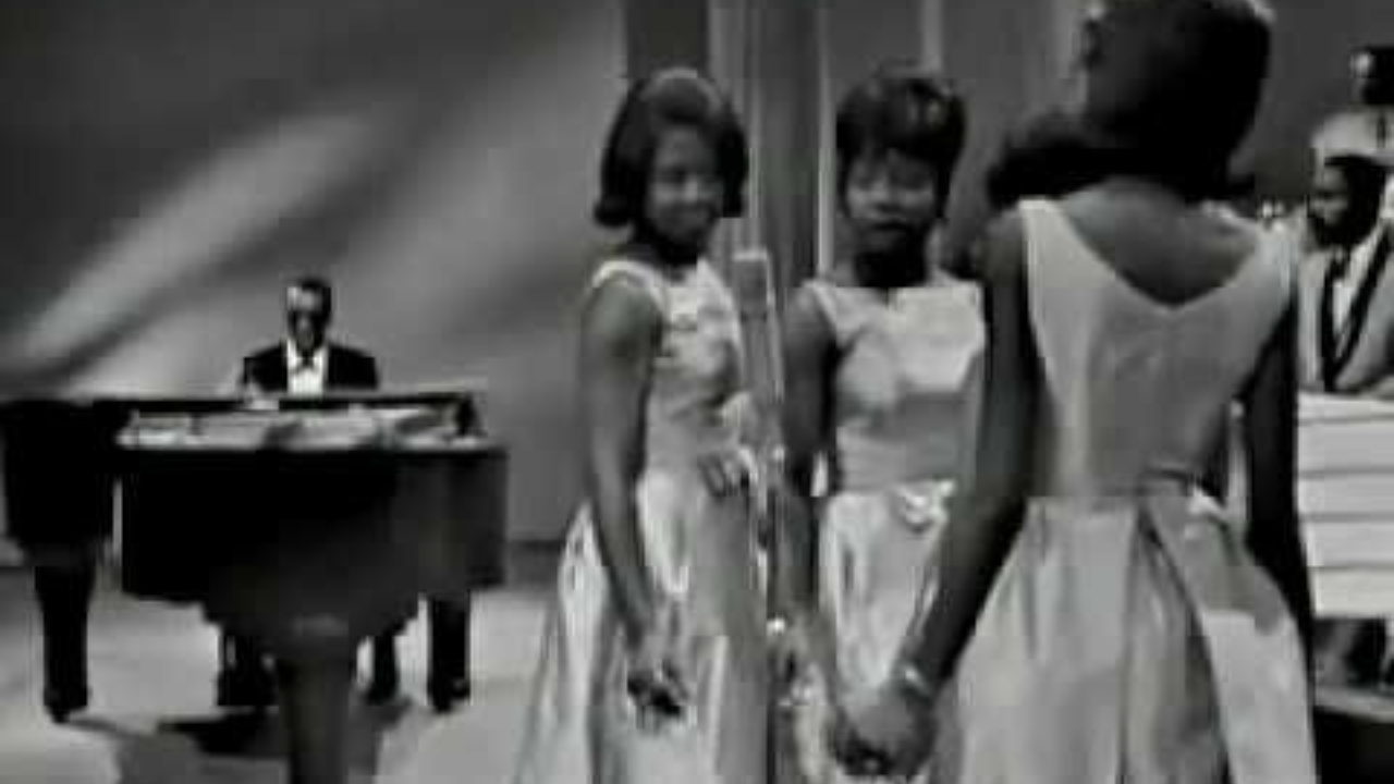 “Ray Charles’ ‘Hit the Road Jack’: A Song That Stands the Test of Time”