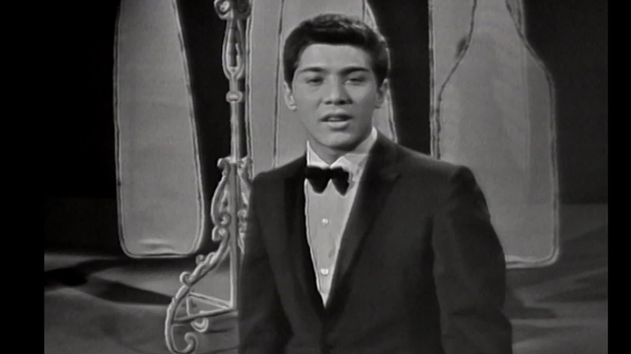 “The Story Behind the Song: Paul Anka’s ‘Put Your Head On My Shoulder'”