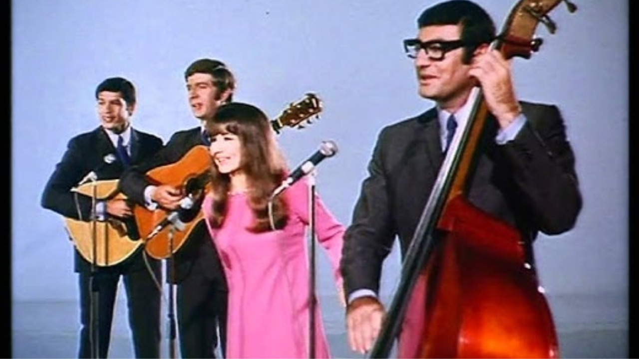 “The Seekers’ ‘A World of Our Own’: A Timeless Tribute to Love and Belonging”