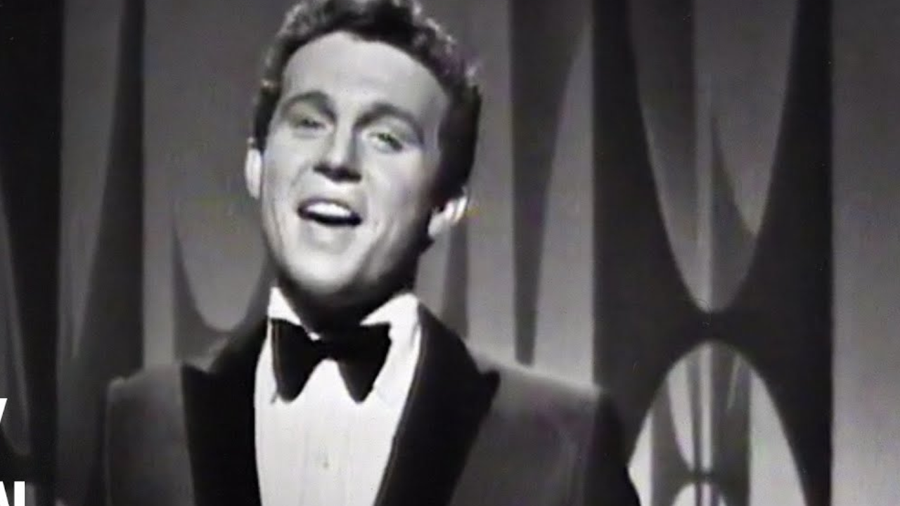 “Bobby Vinton’s ‘Mr. Lonely’: A Journey Through Love and Loss”