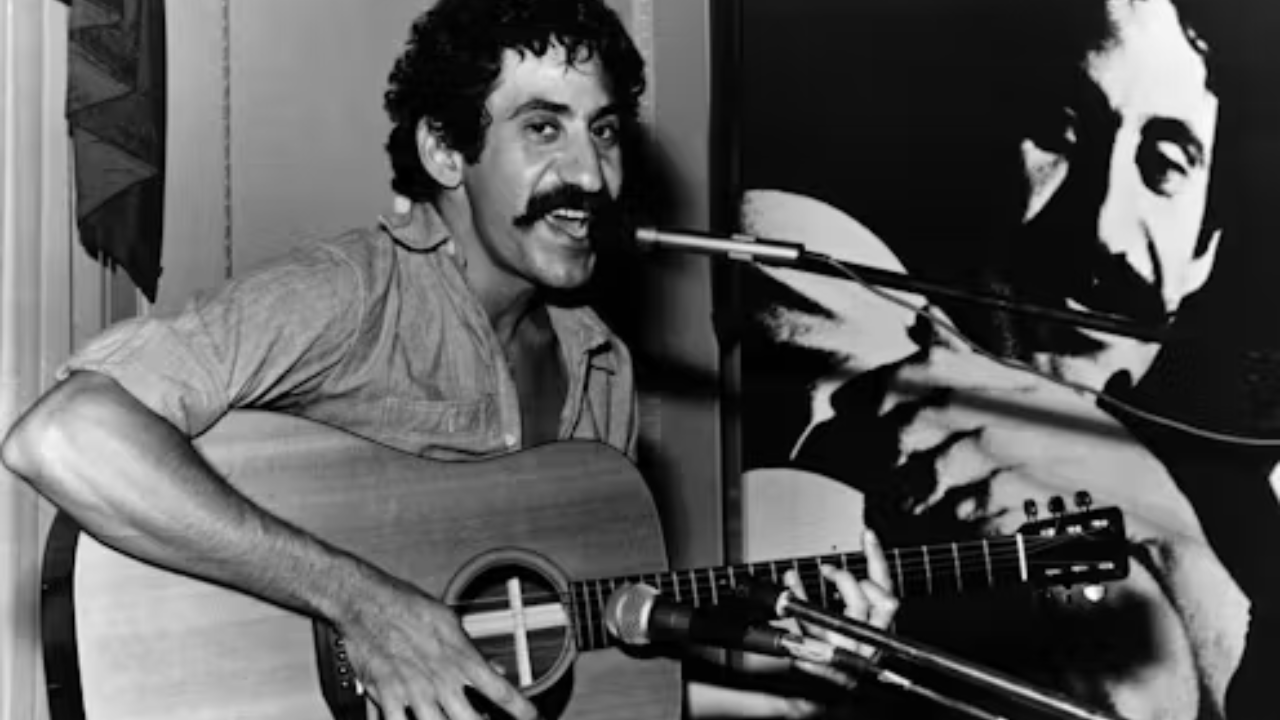 “Jim Croce’s ‘Time in a Bottle’: A Masterclass in Songwriting”