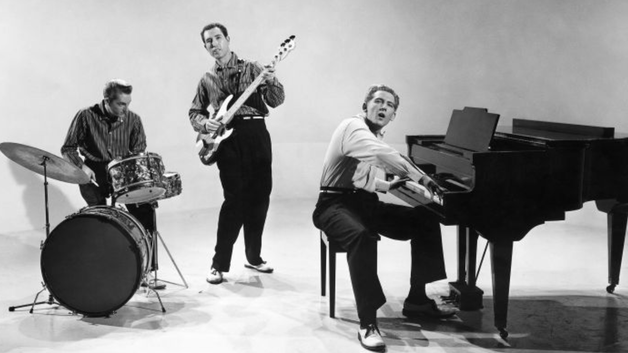 “The Timeless Appeal of ‘Great Balls of Fire’: Jerry Lee Lewis’ Rock ‘n’ Roll Revolution”