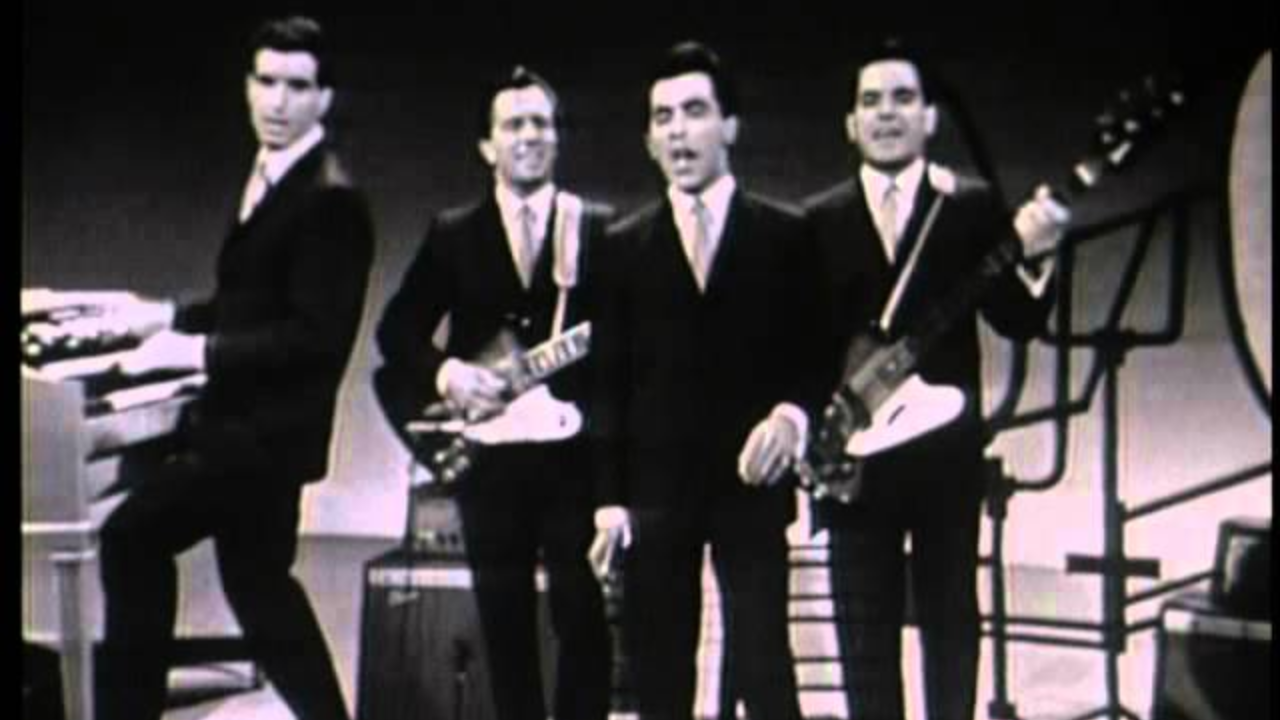 “Discovering the Magic of ‘Rag Doll’: Frankie Valli and the Four Seasons’ Timeless Hit”