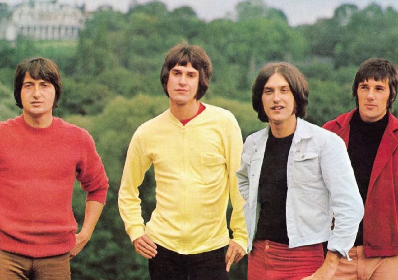 Echoes of Laughter: The Kinks’ ‘Death of a Clown’ and Its Melancholic Tribute