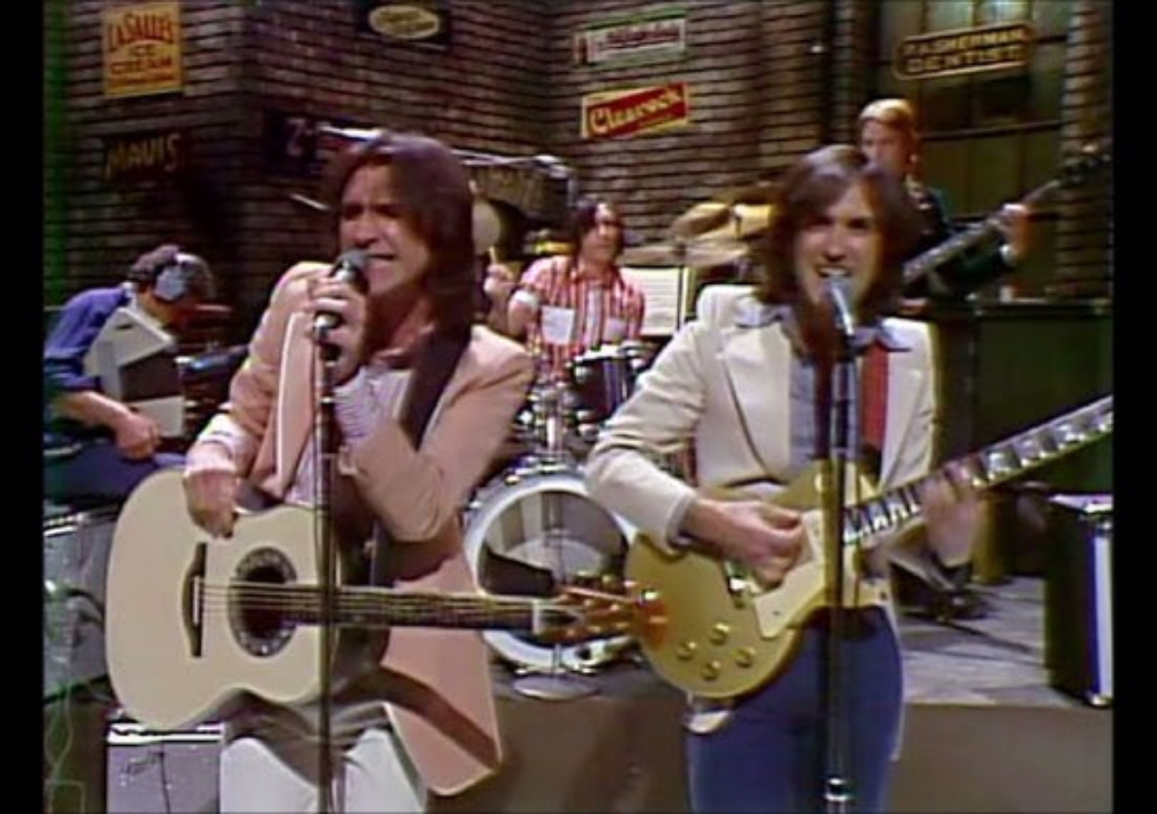 The Kinks’ “Come Dancing”: A Timeless Dancefloor Anthem