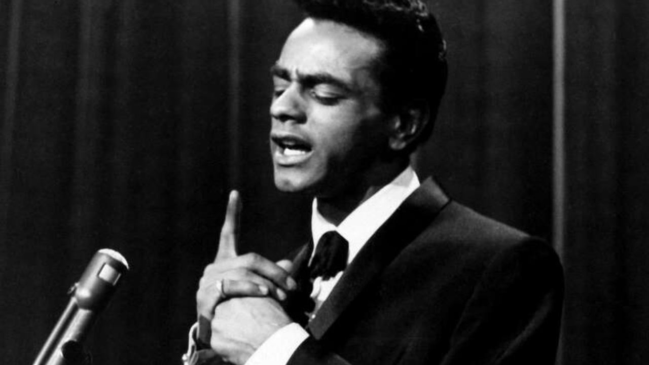 “The Secret to the Success of ‘Chances Are’: Johnny Mathis’s Smooth Vocals”