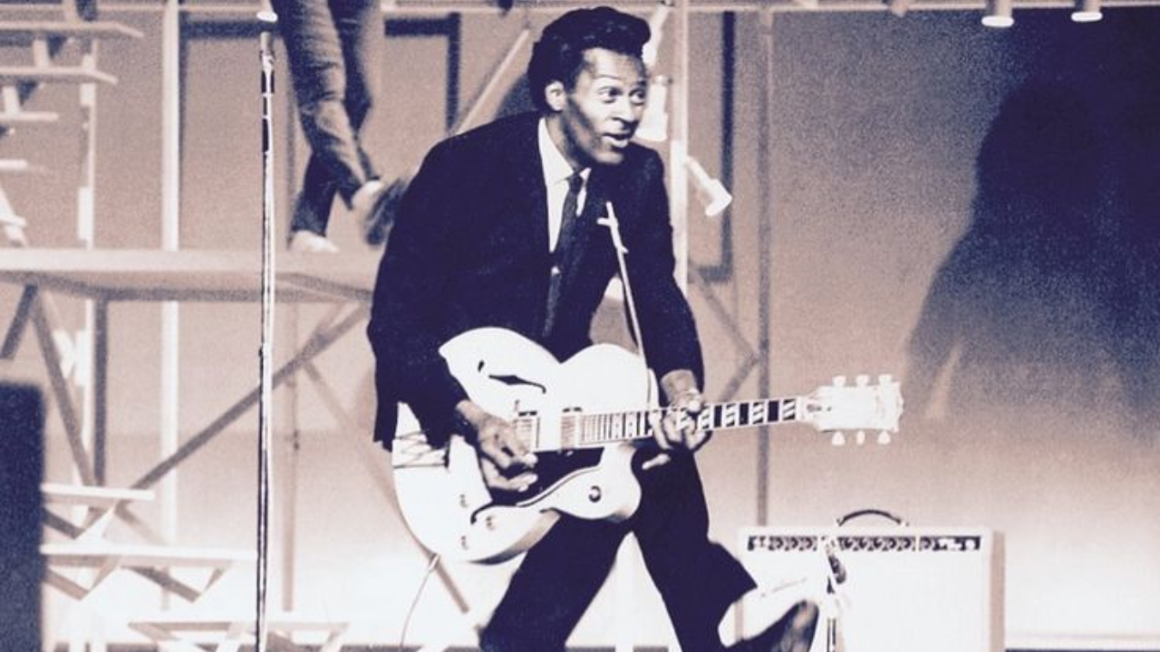 “The Iconic Guitar Riffs of ‘Johnny B. Goode’: A Deep Dive into Chuck Berry’s Genius”
