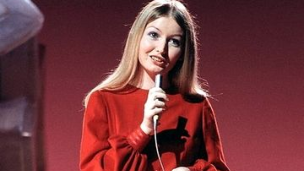 “The Nostalgia of Mary Hopkin’s ‘Those Were The Days’—A Timeless Classic”