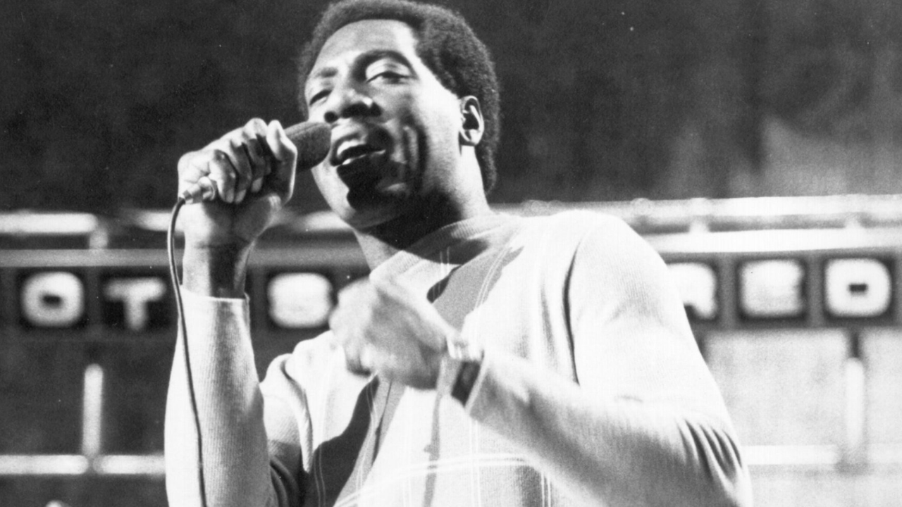 Otis Redding – (Sittin’ On) The Dock Of The Bay