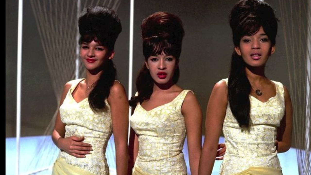 “The Iconic Sound of The Ronettes: How ‘Be My Baby’ Defined a Generation”