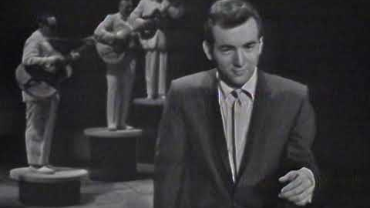 “Celebrating the Romance in Bobby Darin’s ‘Dream Lover’: A Timeless Classic”