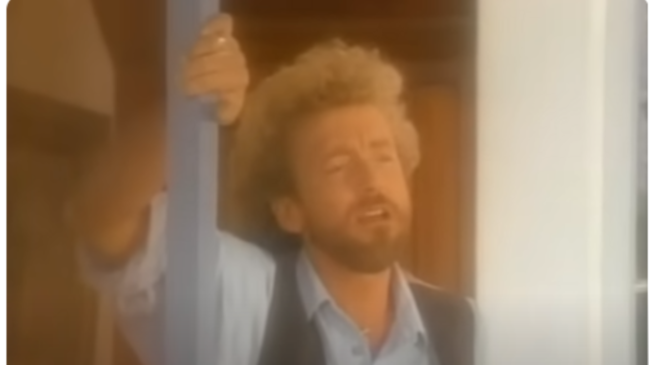 “A Love Song Like No Other: The Timeless Appeal of ‘Don’t Close Your Eyes'”