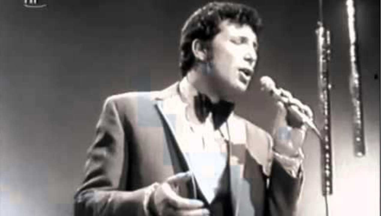 “Tom Jones’ ‘(It Looks Like) I’ll Never Fall In Love Again’: Heartache Has Never Sounded So Powerful”