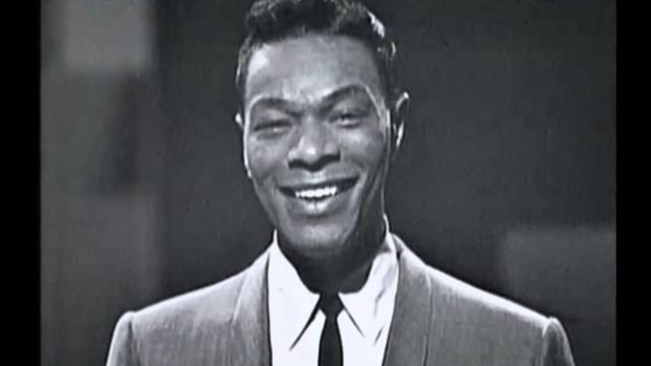 “Nat King Cole’s ‘Unforgettable’: The Love Song That Truly Lives Up to Its Name”