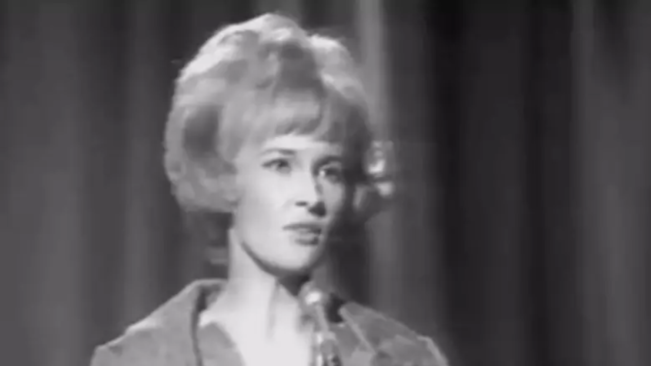 “Tammy Wynette’s ‘D-I-V-O-R-C-E’: The Heartbreaking Ballad That Spelled Out Pain”
