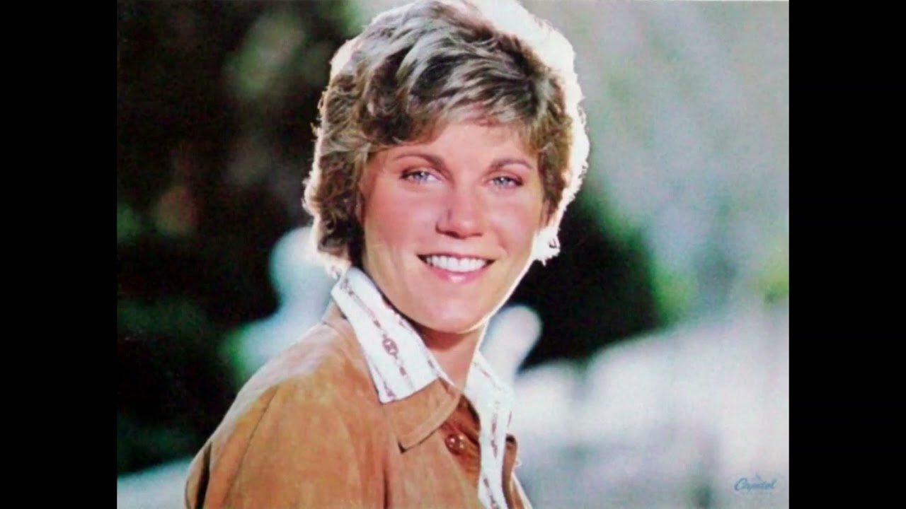 “The Lasting Appeal of Anne Murray’s ‘I Just Fall in Love Again’ Through the Years”