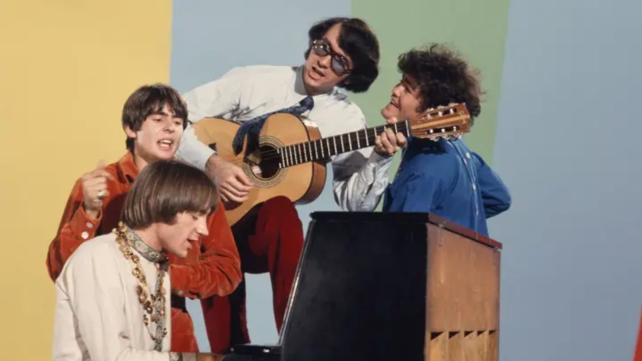 “Celebrating The Monkees: The Magic of ‘Daydream Believer’ in Modern Times”