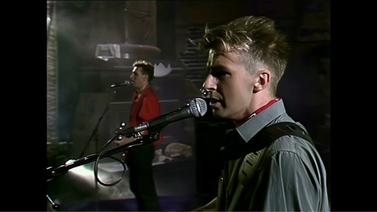 Don’t Dream It’s Over – Crowded House (1987)