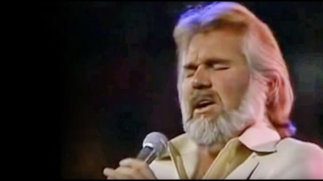 She Believes in Me – Kenny Rogers (1979)