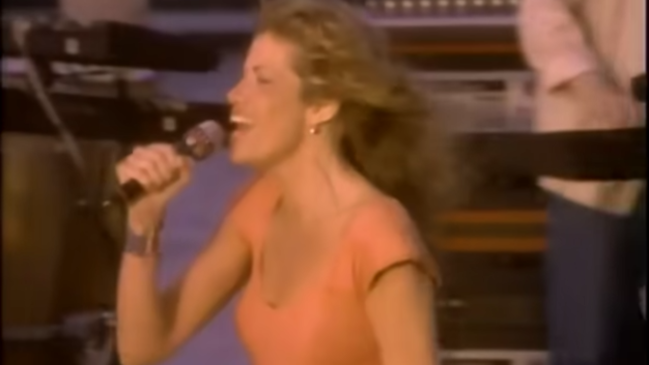 Nobody Does It Better – Carly Simon (1977)